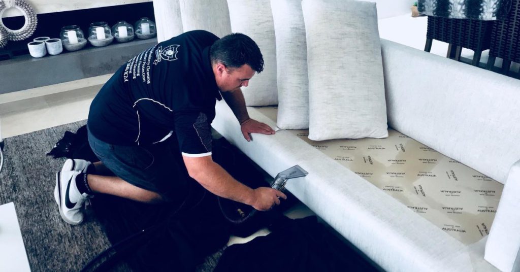 Steam Cleaning vs Dry Cleaning: Choosing the Best for Sofas